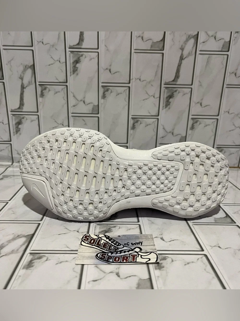 Nike ZoomX Invincible Run Flyknit 3 Running Shoes White Silver Training Womens 6